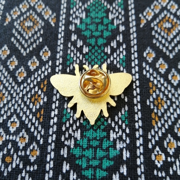 📍2/20$ Bee Kind Enamel Pin NWOT - Picture 3 of 5